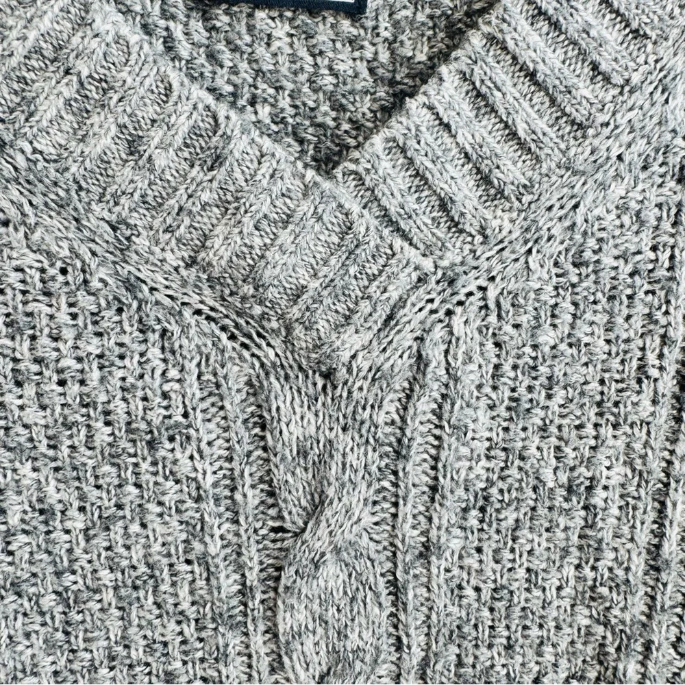 Abercrombie & Fitch Gray V-neck Sweater Size S